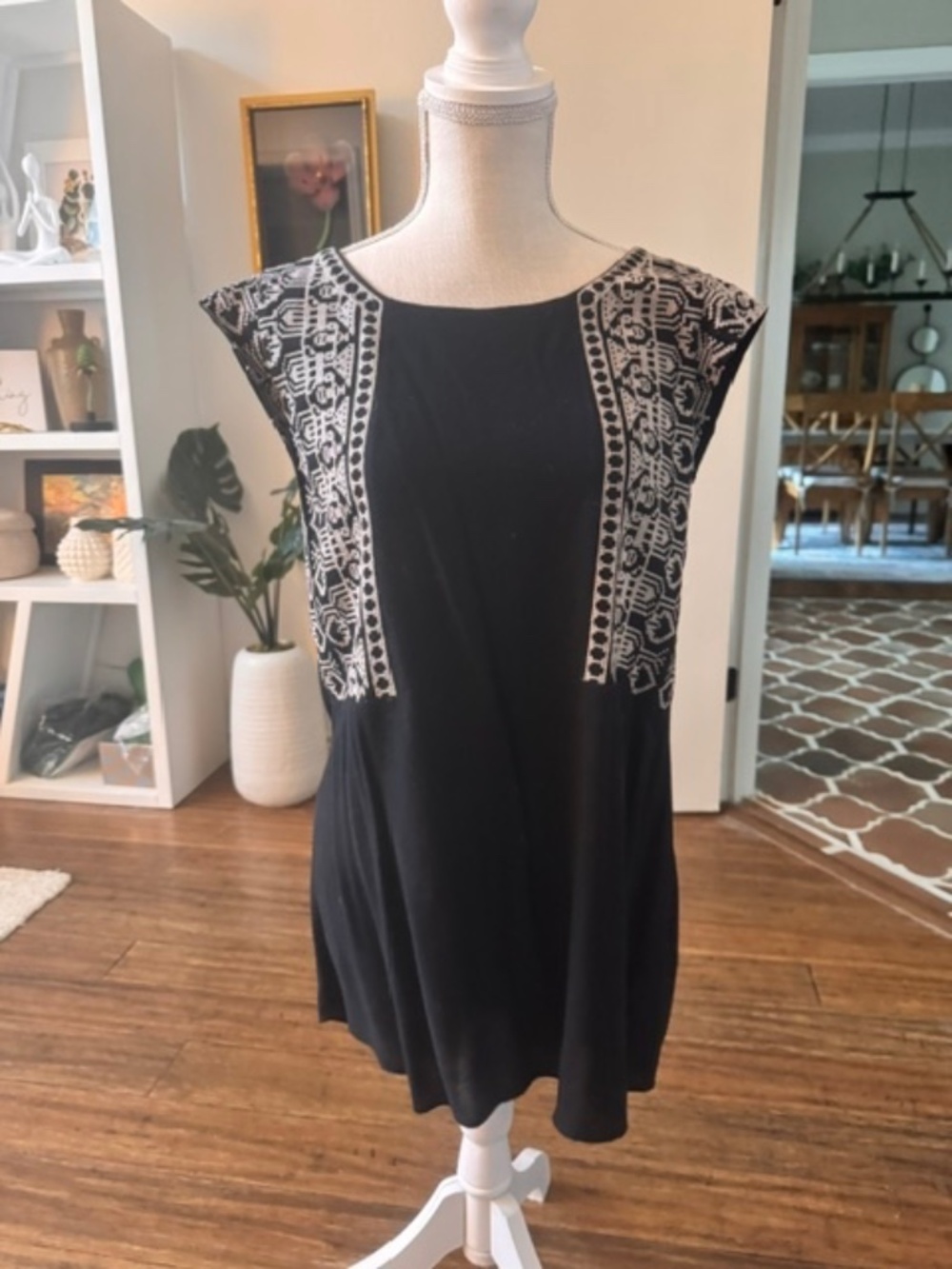 THML Black Embroidered Cap Sleeve Tunic Dress - Size XS